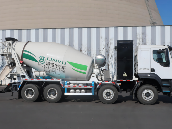 寶馬展榮耀見證，中集凌宇純電動攪拌車斬獲“2024工程機械行業(yè)TOP10年度榜·明星產(chǎn)品質(zhì)量之星獎”