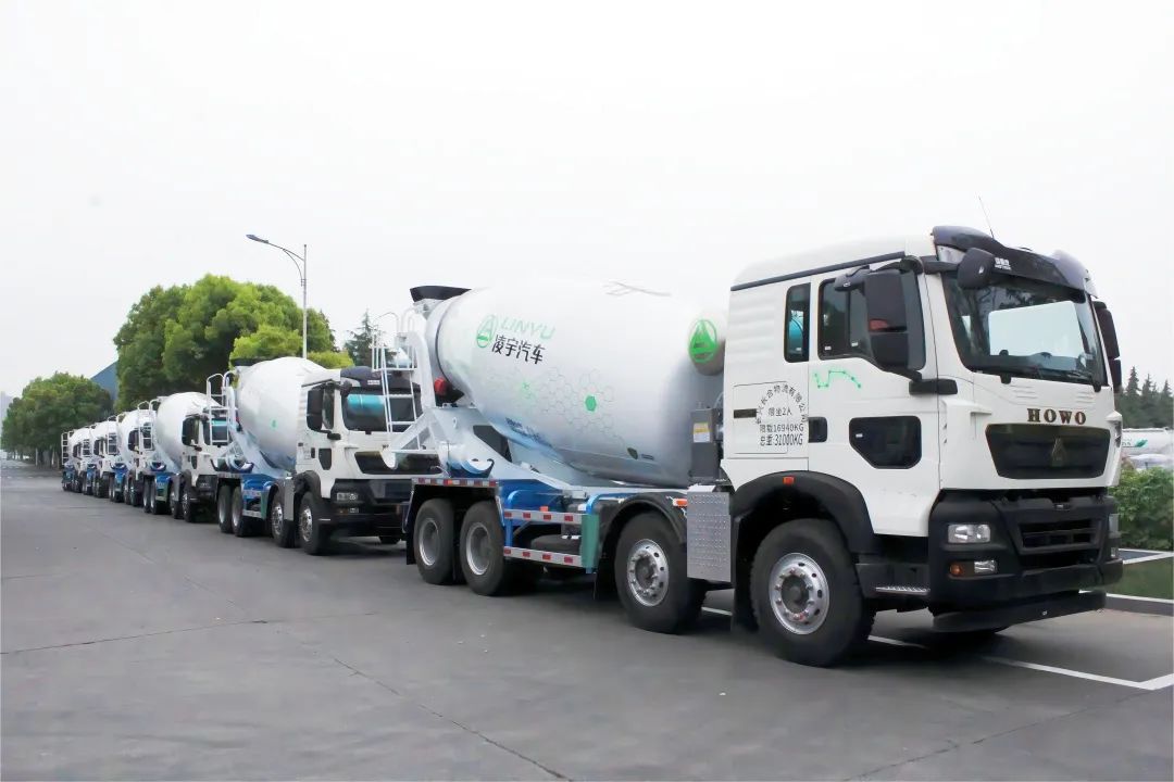 繁花似錦春暖陽，凌宇攪拌發(fā)車忙！