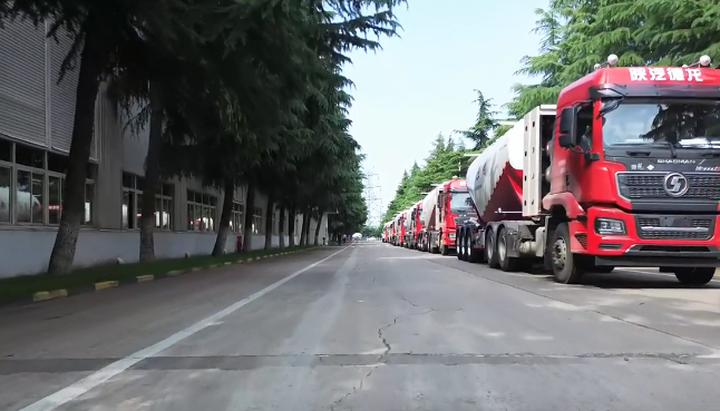 大單!100臺(tái)#粉罐半掛車 陸續(xù)發(fā)車，震撼#航拍