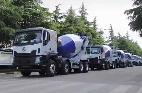 市場(chǎng)如此火爆，一批批新車交付用戶。場(chǎng)面壯觀！